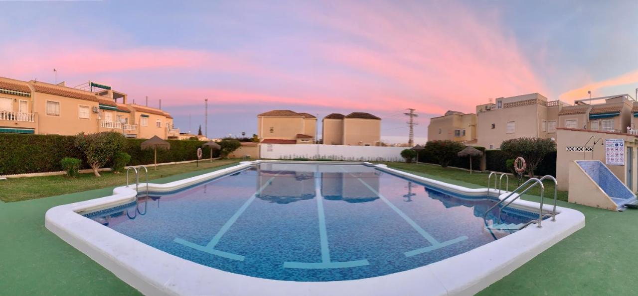 Holiday House Torrevieja Ngoại thất bức ảnh