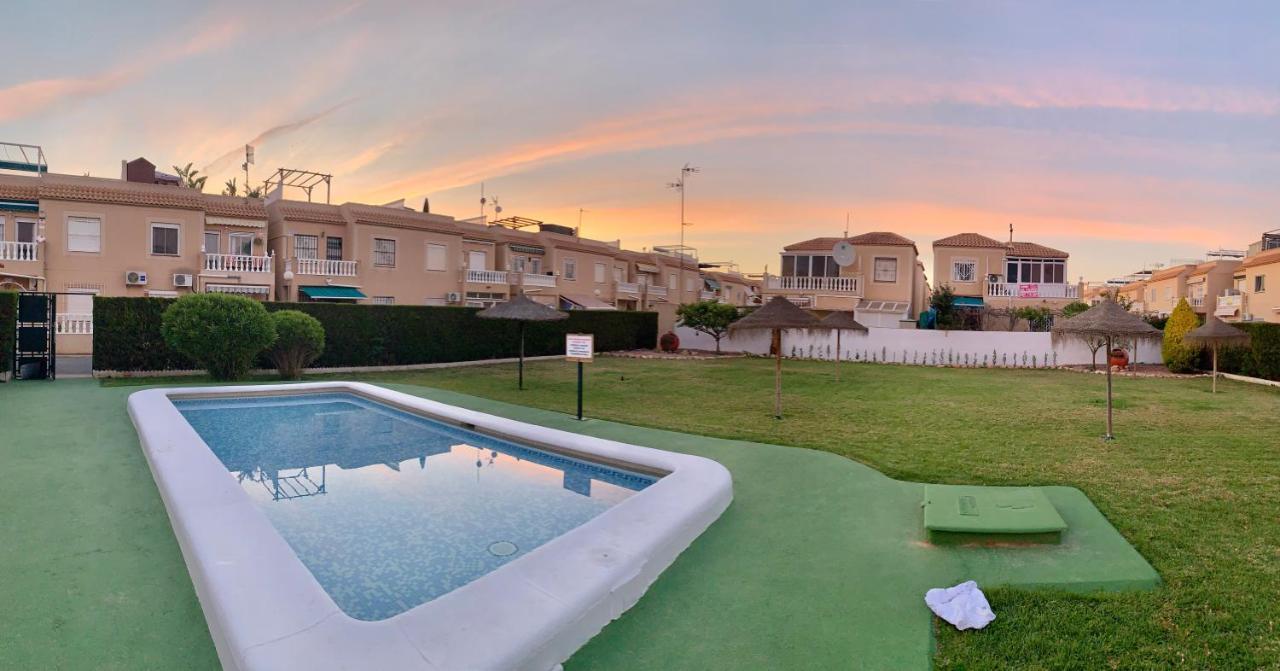 Holiday House Torrevieja Ngoại thất bức ảnh